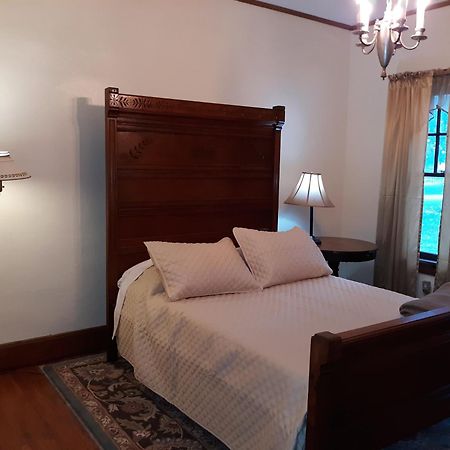 Harriott House, The Gallery Forest Room Terre Haute Εξωτερικό φωτογραφία